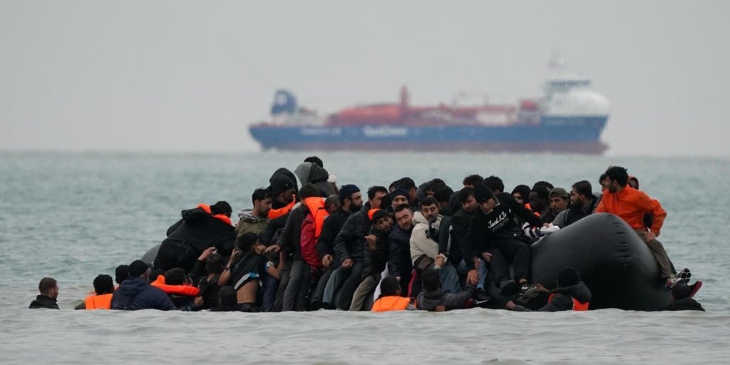 El Gobierno británico alerta de que la inmigración ilegal «destroza al país»
