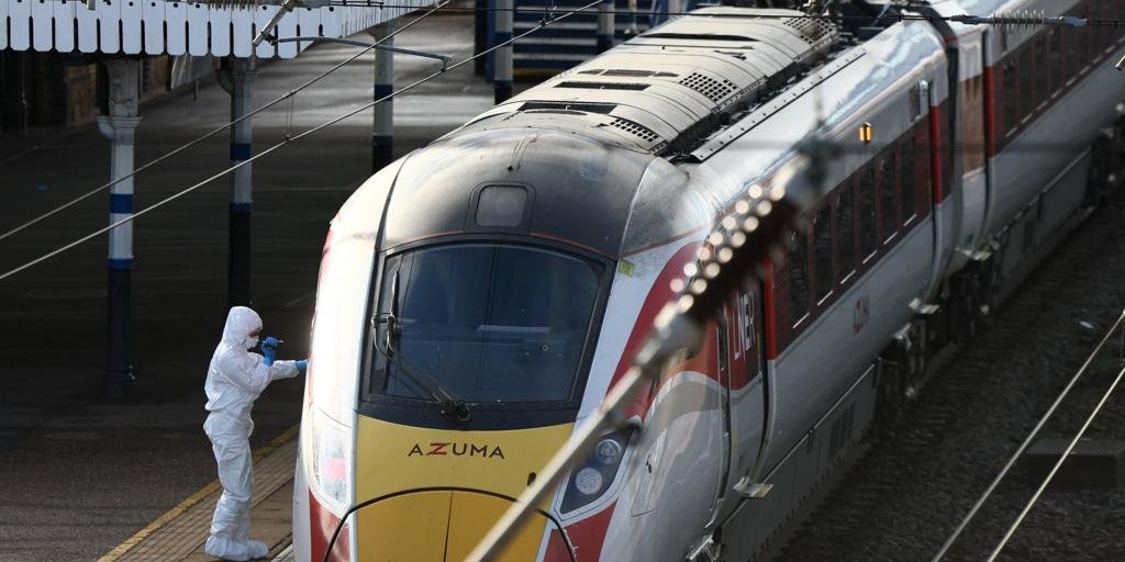 El sospechoso del ataque en el tren del Reino Unido había apuñalado a otra persona horas antes en una estación de Londres