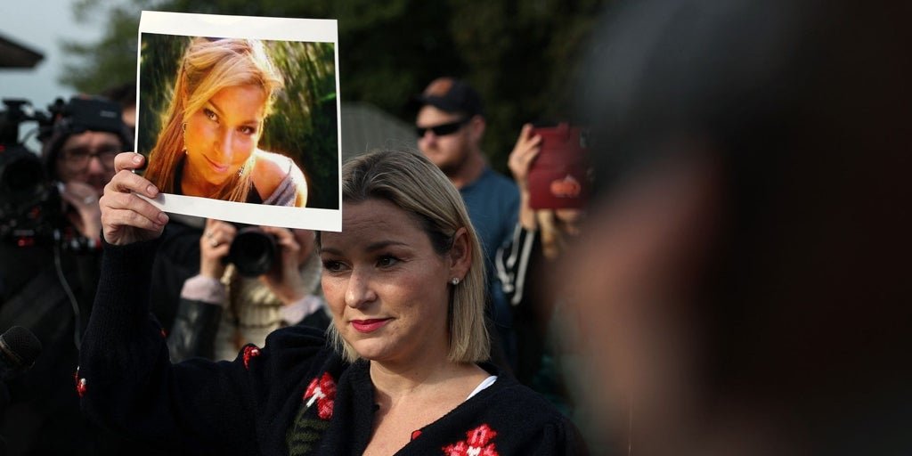 Los republicanos díscolos arropan a las víctimas de Epstein y atacan a Trump: «El traidor es él»