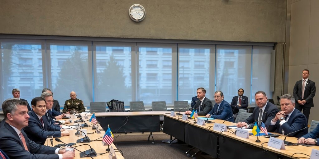 Trump critica a Ucrania por su «cero gratitud» hacia EE.UU. durante las negociaciones en Ginebra para el fin de la guerra