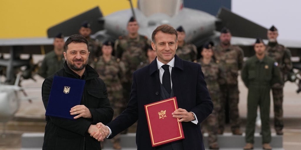 Zelenski anuncia la compra de 100 cazabombarderos Rafale franceses