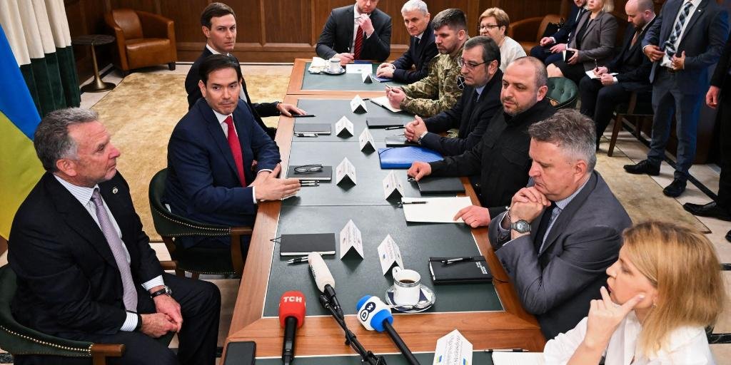 El heredero de Trump se decide en la guerra de Ucrania: Vance o Rubio