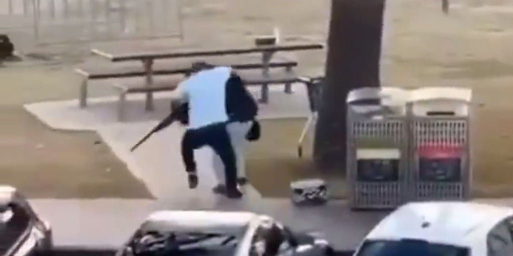El héroe de la playa de Bondi: un frutero arriesga su vida para quitarle el arma a uno de los terroristas