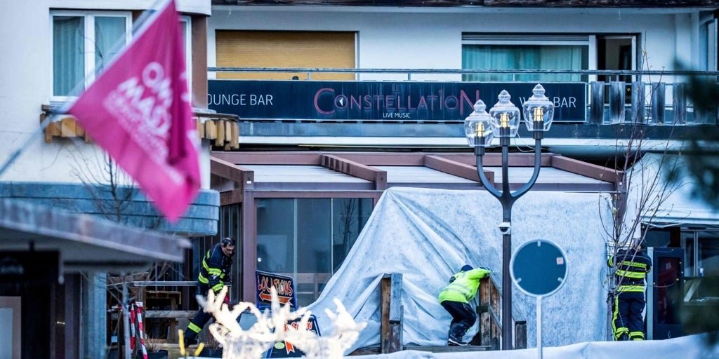 Apuntan a una bengala como foco del fuego en una estación de esquí en Suiza, una tragedia sin precedentes
