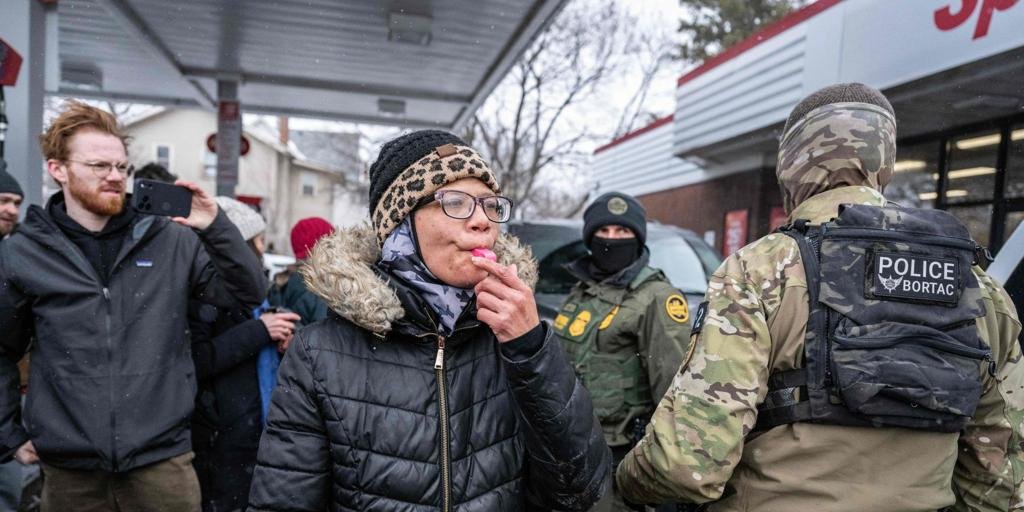 La revuelta de los silbatos contra el ICE en Mineápolis