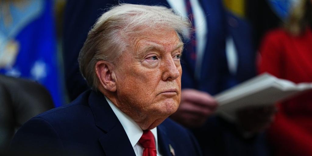 Trump abre una vía para controlar el petróleo de Venezuela y vetar las ventas a Rusia, Irán y China