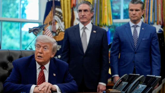 Trump le dice a Reino Unido y a otros países que “vayan a tomar su propio petróleo” al estrecho de Ormuz