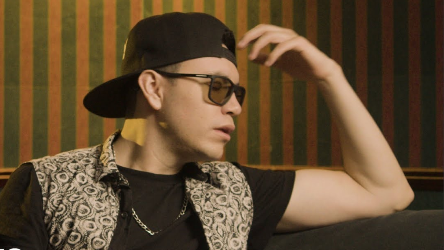 Raymix estalla y denuncia robo en pleno concierto: se meten a su camerino y ¡dejan sin pago a su staff!