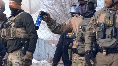 Boletín policial alertó que mensajes de reclutamiento del ICE podían alentar violencia neonazi