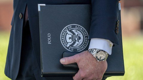 Demandan al DHS por su plan de abrir un centro de detención para 10,000 inmigrantes en Atlanta