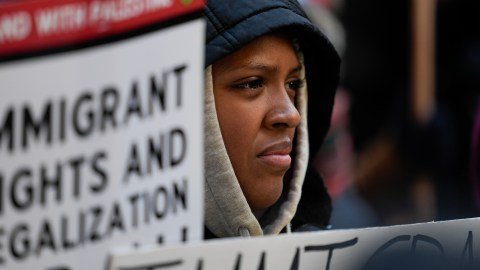Denuncian condiciones “inhumanas” contra migrantes detenidos en el edificio 26 de Federal Plaza de NY