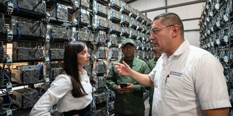 Desmantelan en Venezuela granja de minería de Bitcoin con 4.000 ASIC