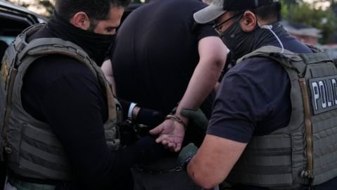 Juez frena redadas de ICE en cortes migratorias de Nueva York tras fallo federal