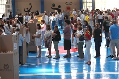 Las votaciones presidenciales transcurren con tranquilidad y filas en Colombia