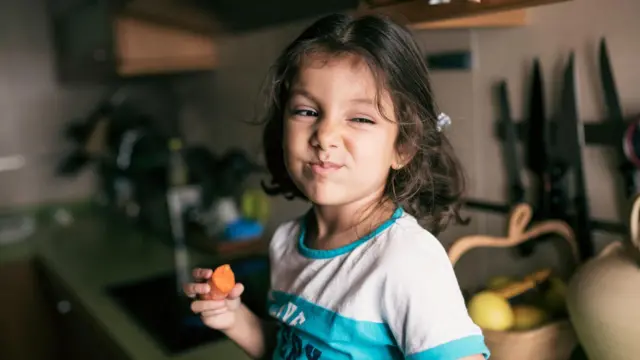 Los sorprendentes beneficios que tiene masticar bien los alimentos (además de para tu digestión)