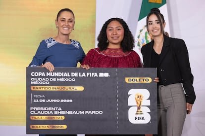 Sheinbaum regala su boleto para la inauguración del Mundial a una joven originaria de Veracruz