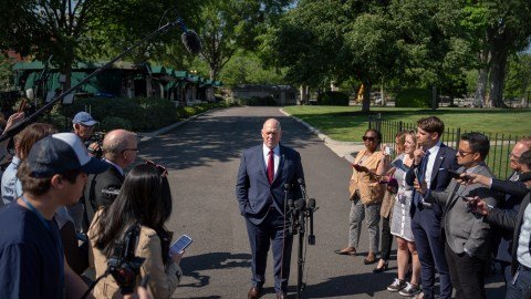 Tom Homan moviliza a miles de agentes ICE para retomar la promesa de deportaciones masivas de Trump
