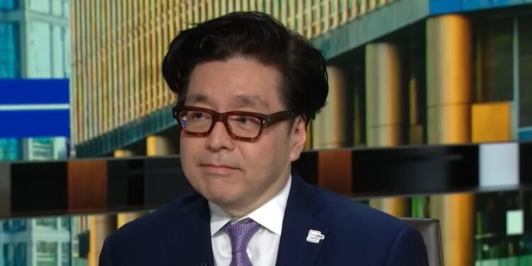 Tom Lee aprovecha la caída de precio de Ethereum y compra más de 111.000 ETH