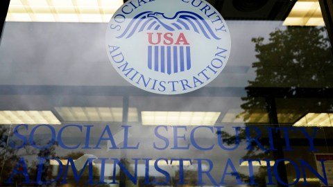 Ocho hispanos acusados en Kentucky por usar números de Seguro Social falsos para conseguir empleo