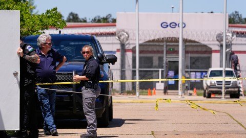 Trump recurre a las “mega audiencias” para acelerar la expulsión de migrantes