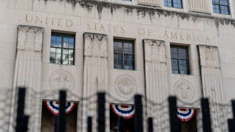 Venezolana acusa a agentes del ICE de golpearla durante arresto en Detroit