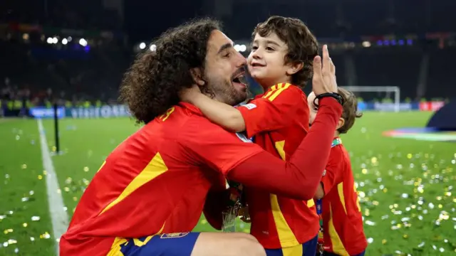 “A veces no sé cómo ayudarle”: Marc Cucurella, el jugador de la selección española al que el diagnóstico de autismo de su hijo le cambió la vida
