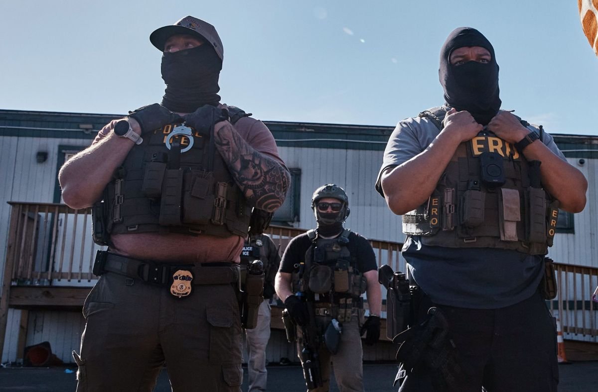 ACLU acusa a agentes de ICE de lanzar insultos raciales contra latinos en redadas