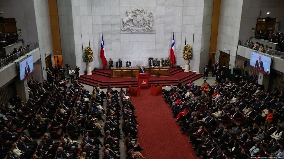Chile: megarreforma económica de Kast supera votación clave