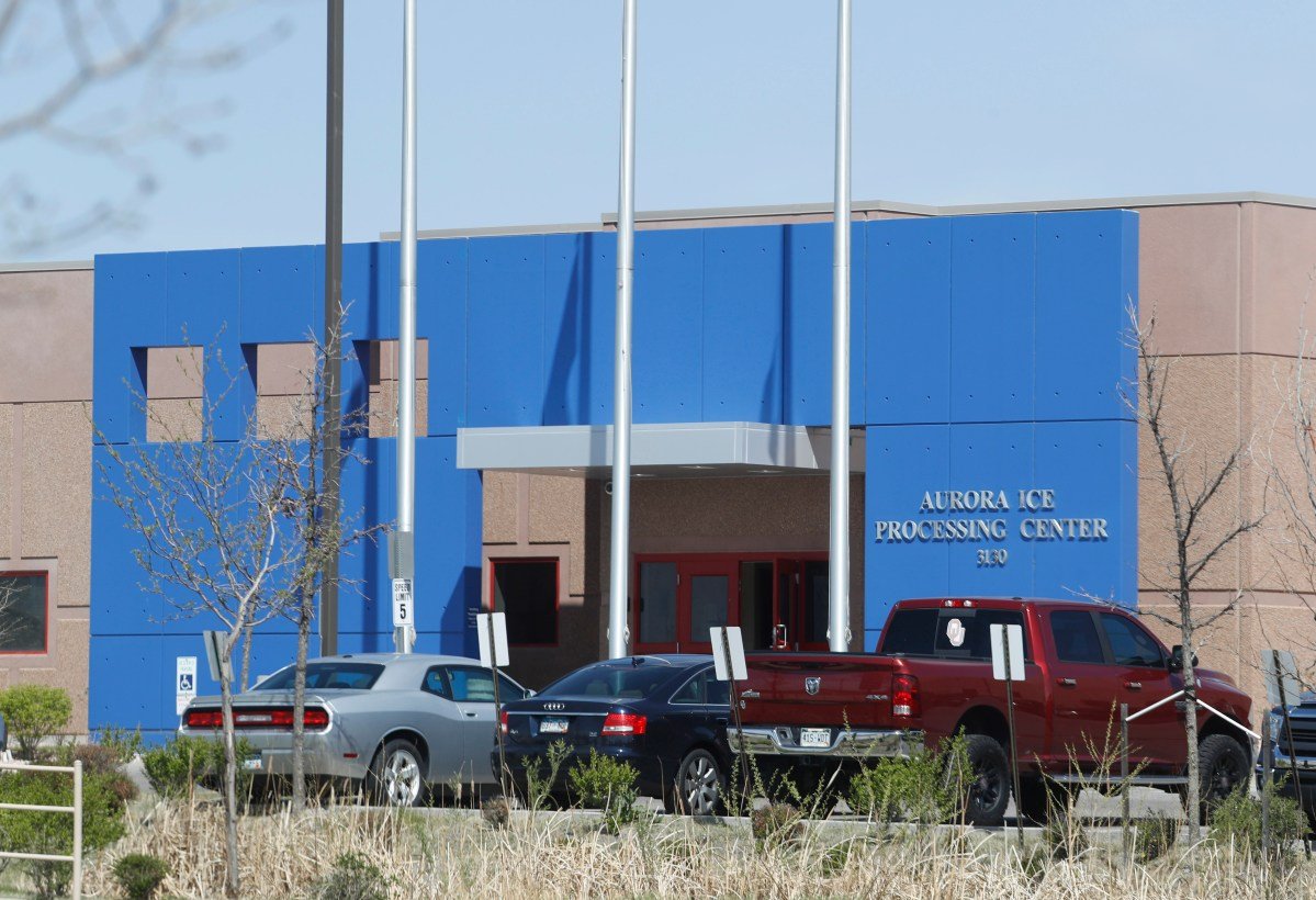 Colorado acusa a empleado de centro migratorio de Aurora por herir a manifestante en protesta