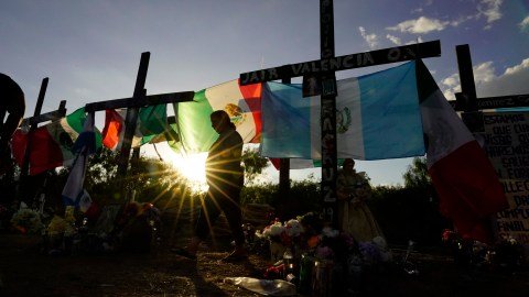 Dos guatemaltecos se declaran culpables en Texas de tráfico de personas ligado a tragedia en Chiapas