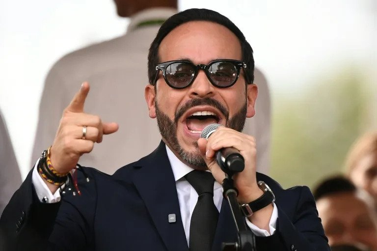 El nuevo Congreso de Colombia propina un primer golpe a De la Espriella