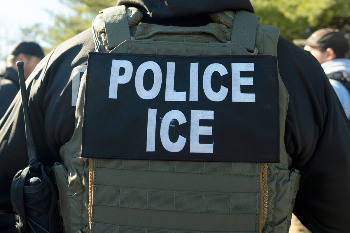 ICE detiene a un inmigrante ruso que estudiaba la preparatoria en Texas con una visa vencida