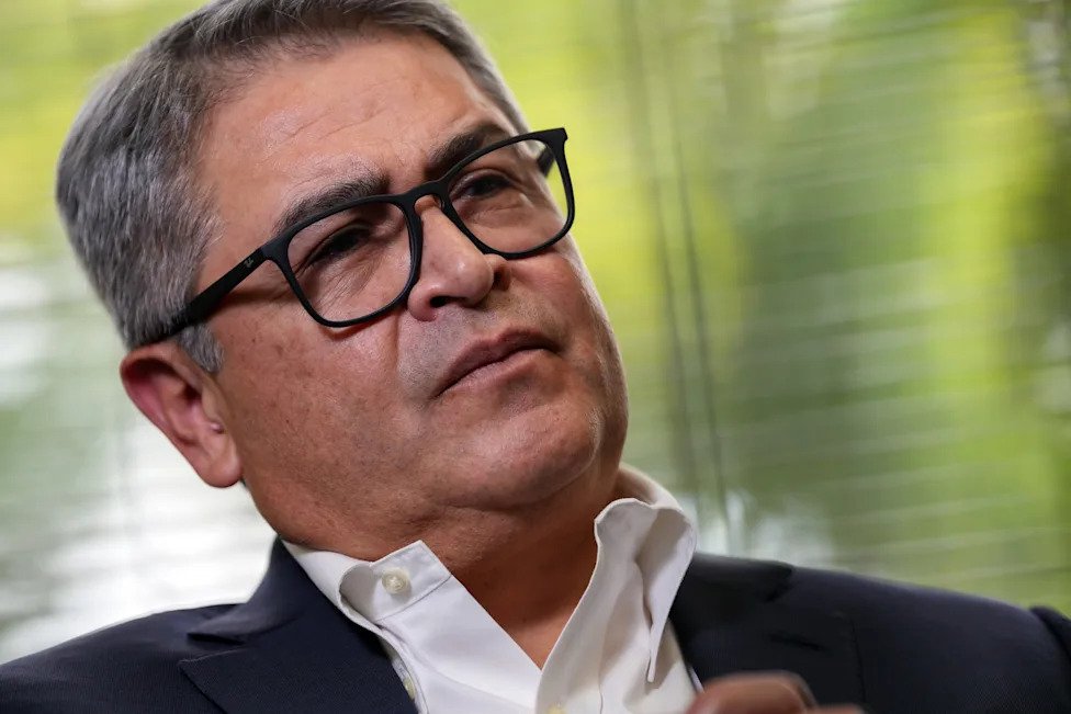 Juan Orlando Hernández regresa a Honduras para enfrentar la justicia y ponerla a prueba
