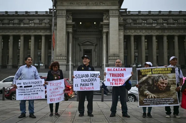 Keiko Fujimori asume presidencia de Perú y anuncia que militares liderarán lucha contra el crimen