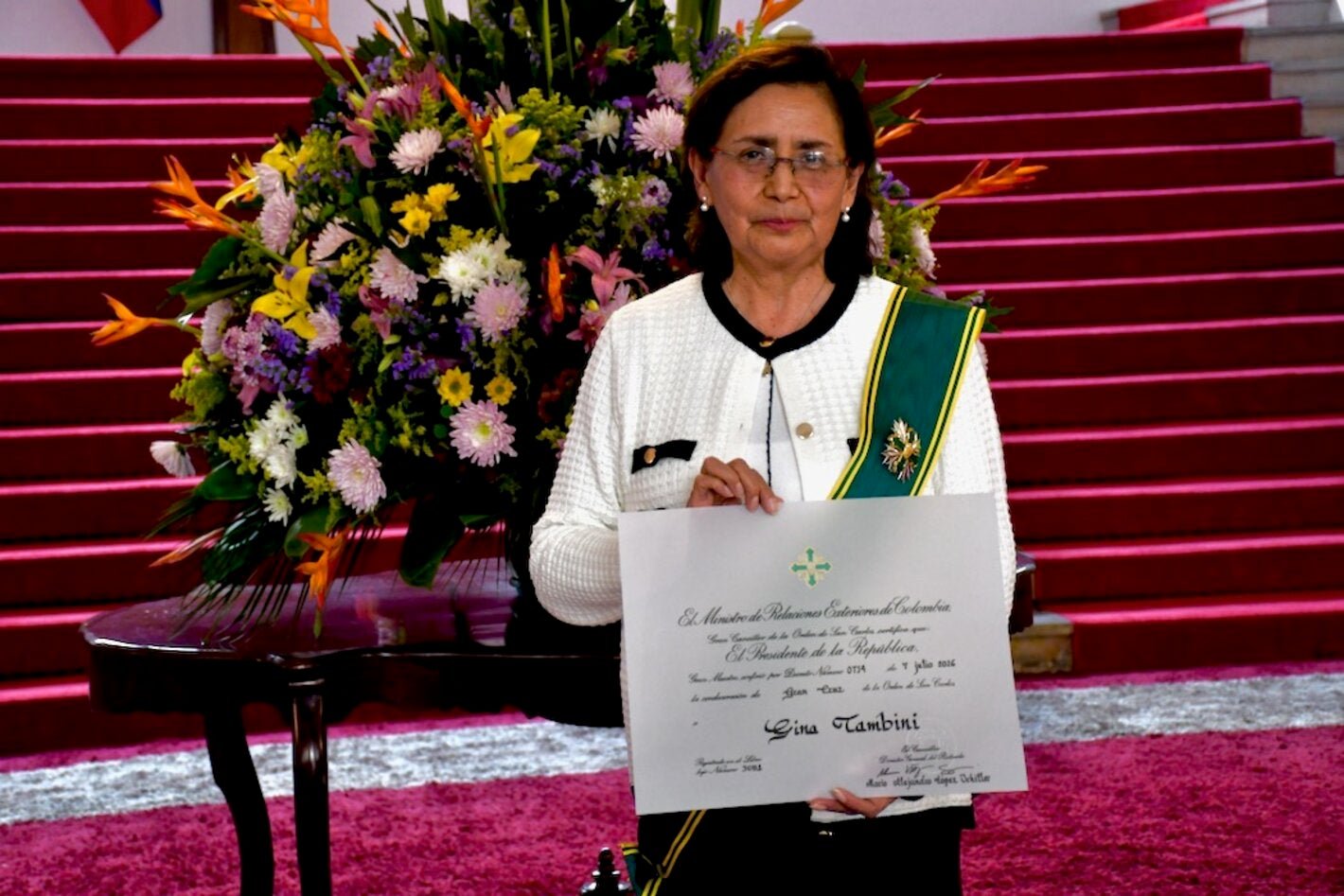 La Doctora Gina Tambini Gómez recibió la Orden de San Carlos en el grado de Gran Cruz por parte del Gobierno de Colombia