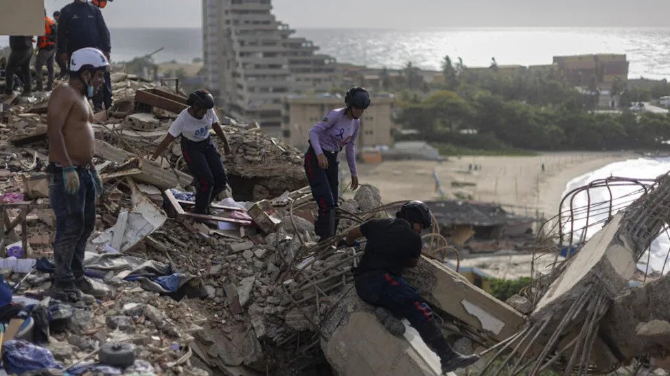 “No los vamos a abandonar bajo las ruinas”: un mes después, Venezuela sigue desenterrando a sus muertos