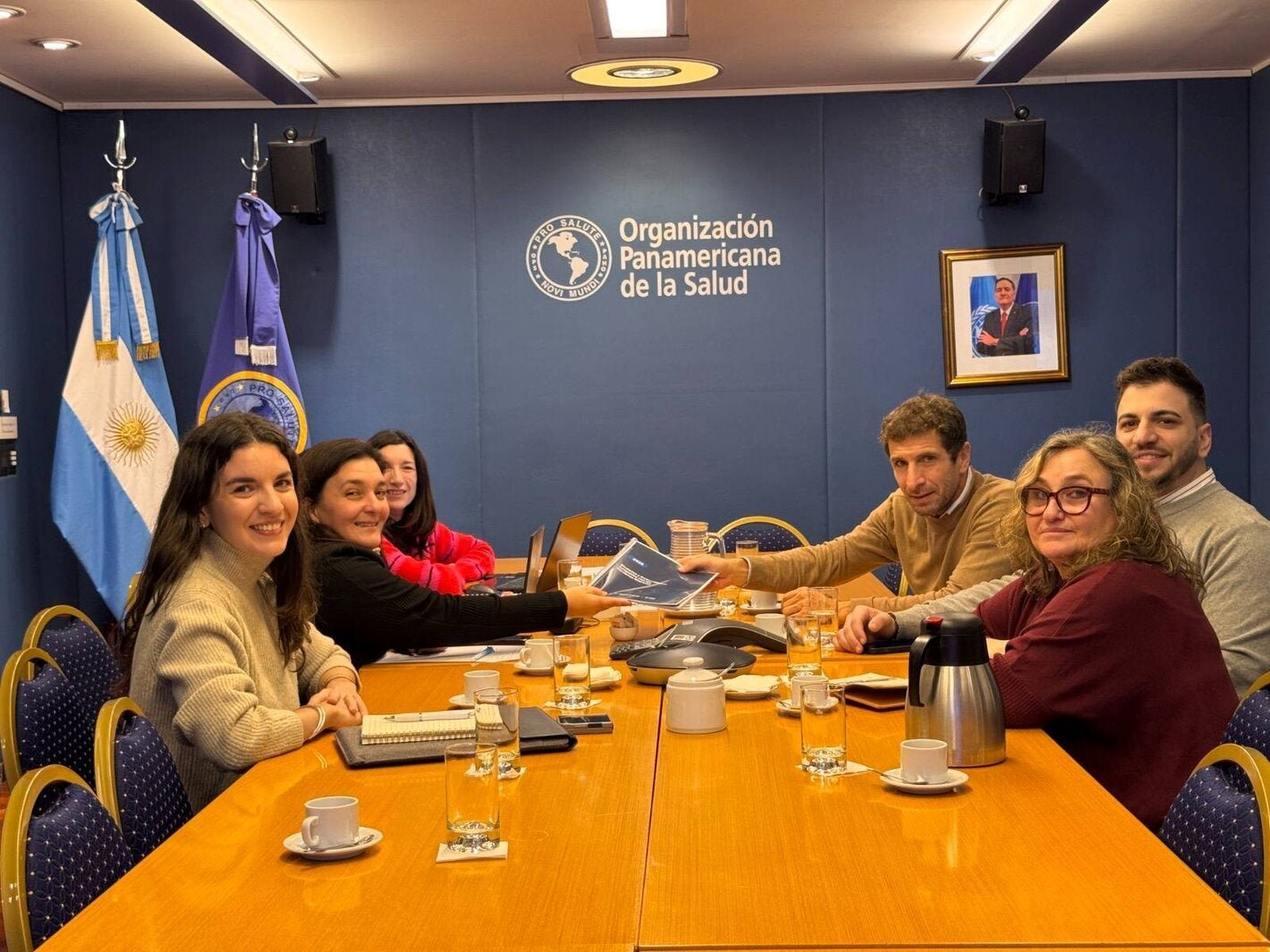 OPS Argentina y la Ciudad Autónoma de Buenos Aires fortalecen la agenda de cooperación en envejecimiento saludable y entornos amigables con las personas mayores