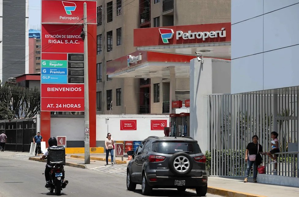 Petrolera estatal de Perú rechaza estar retrasando proceso de restructuración por crisis
