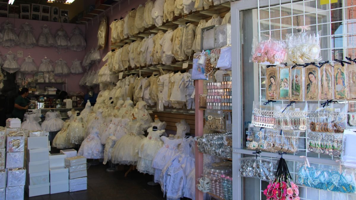 Redadas de ICE noquean a comercios latinos de Los Ángeles: “Se acabó el sueño americano”