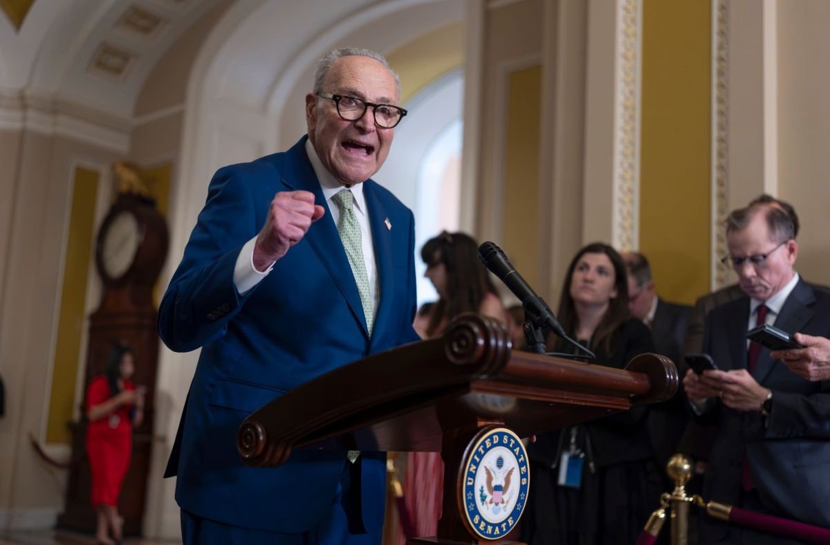 Schumer culpa a republicanos por muertes en operativos de ICE y exige reformas urgentes