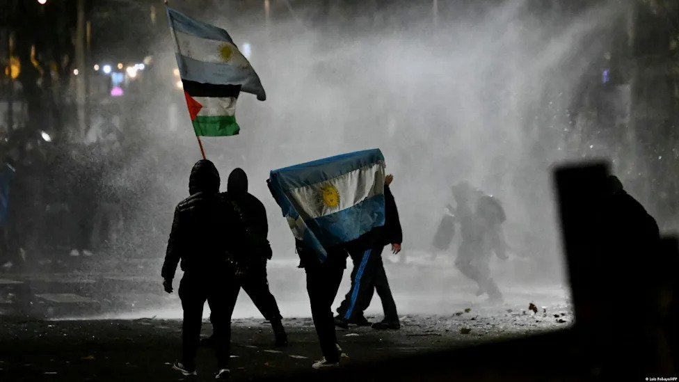 Argentina: reprimen protesta contra proyecto sobre propiedad
