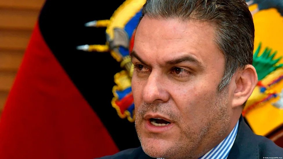 EE.UU. entrega a Ecuador a exministro acusado de magnicidio