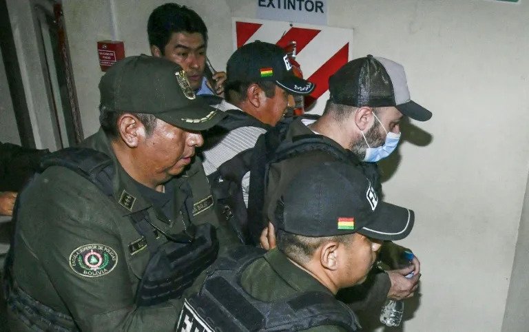 El presidente de Bolivia se aleja de su detenido asesor, investigado por varios delitos