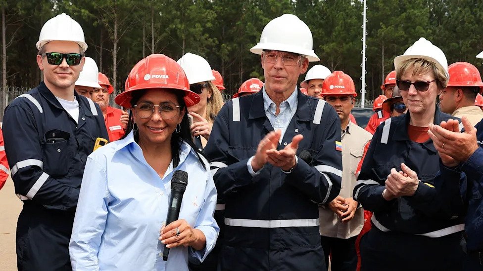 En qué consiste el “mayor acuerdo petrolero de la historia” anunciado por EE.UU. y Venezuela, y por qué es tan polémico