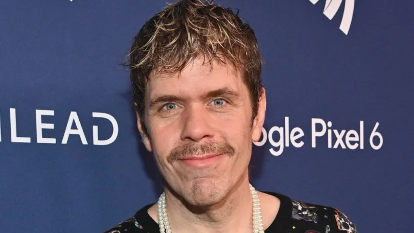 Familia de Perez Hilton actualiza su estado de salud; será sometido a cirugía: “Está grave”