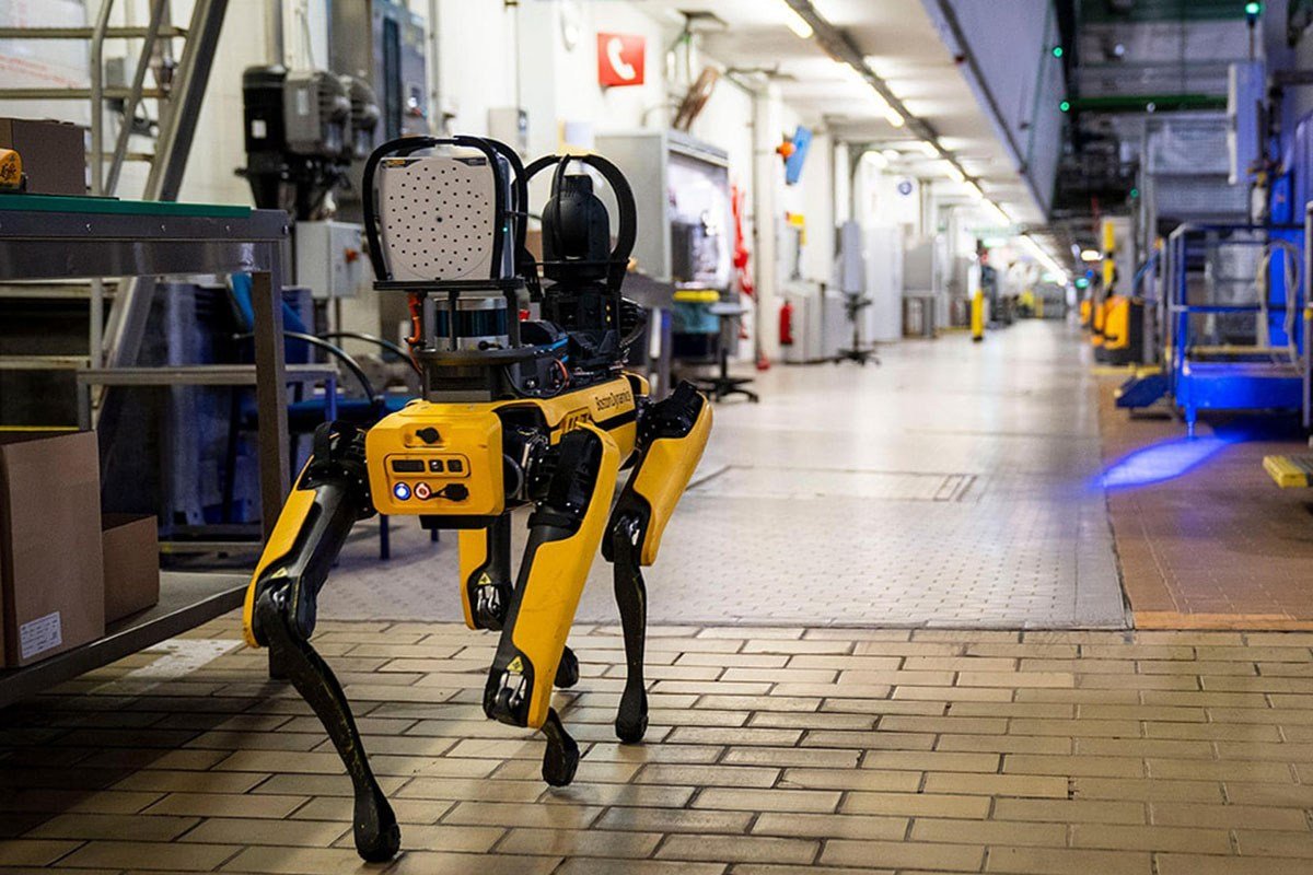 ICE proyecta comprar “perros robot” para reforzar sus actividades de control migratorio en la frontera