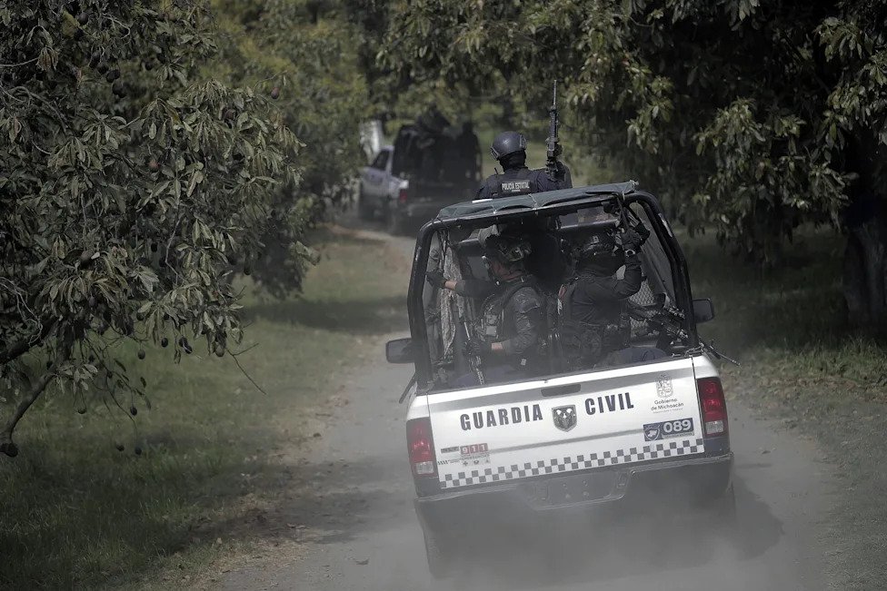 México detiene a ‘El Vikingo’, presunto extorsionador de aguacateros en Michoacán