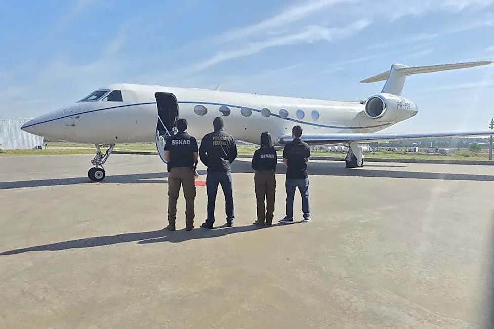 Paraguay entrega a Brasil aeronave vinculada a banquero brasileño detenido por fraude
