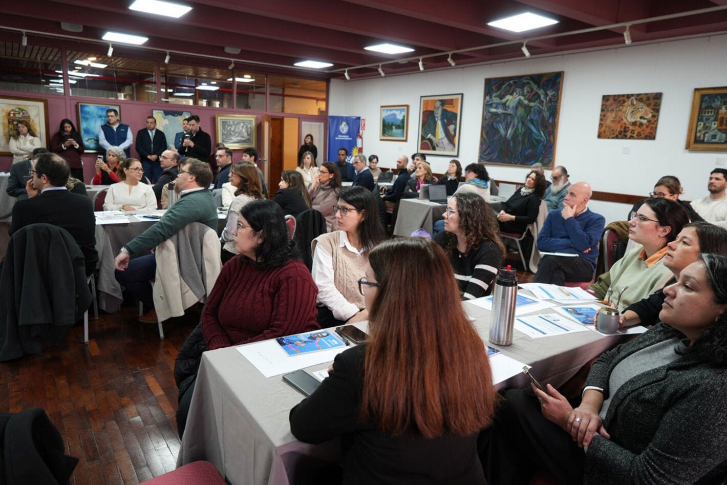 Uruguay evalúa su preparación institucional para integrar la inteligencia artificial en la salud pública