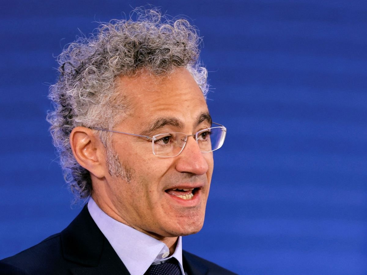 Alex Karp, CEO de Palantir: “Las empresas de IA podrían tener que nacionalizarse debido a los altos riesgos que conllevan”